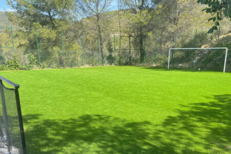 Terrain de football au restaurant L'Oasis du Petit Galibier à Saint-Zacharie